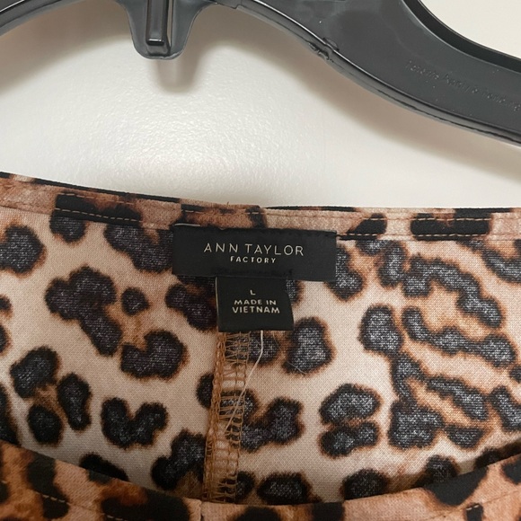 Ann Taylor Leopard Print Short sleeve Top - Picture 2 of 3